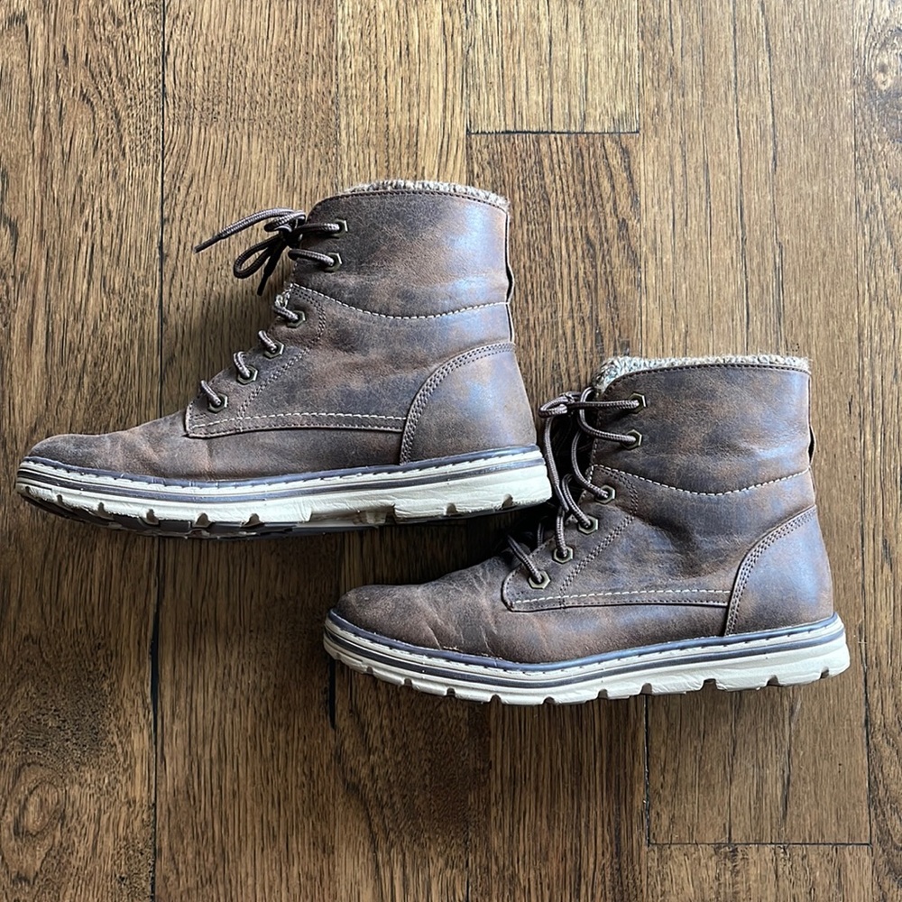 Cliffs  white mountain boots size 9.5